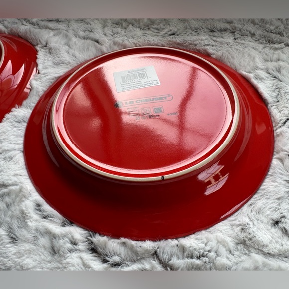 Le Creuset plates set of 2 second choix seconds 22cm salad plate cerise red 8.5” - Picture 5 of 8